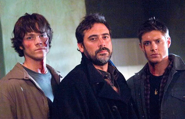 Negócio de família! Atores de “Supernatural” fazem tatuagens juntos