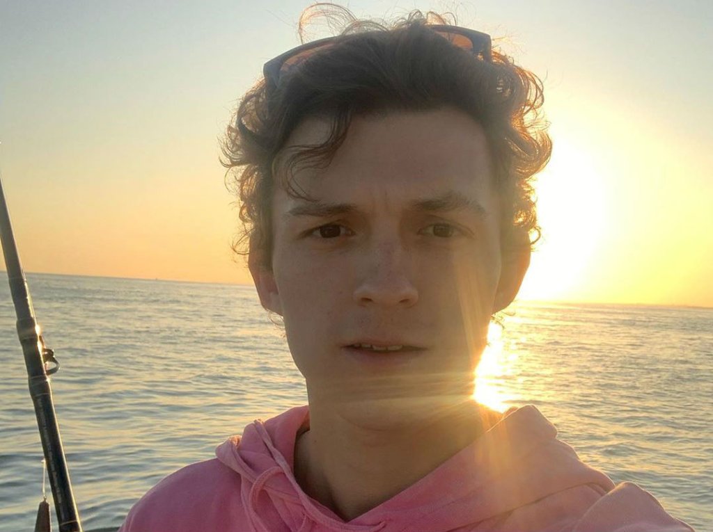 Tom Holland raspou a cabeça e deixou os fãs balançados