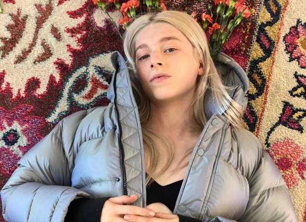 Hunter Schafer, a Jules de Euphoria, está de cabelo rosa