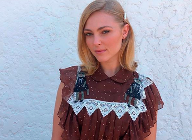 AnnaSophia Robb cortou (muito!) o cabelo e está com um pixie hair