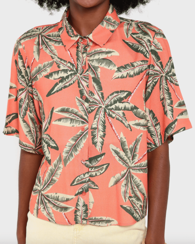 Camisa tropical da Riachuelo (R$ 79,90*). Camisa tropical da Riachuelo (R$ 79,90*).