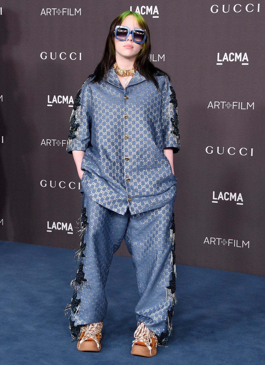 Look do Dia: Billie Eilish usou ~pijama~ oversized com tênis de cristais