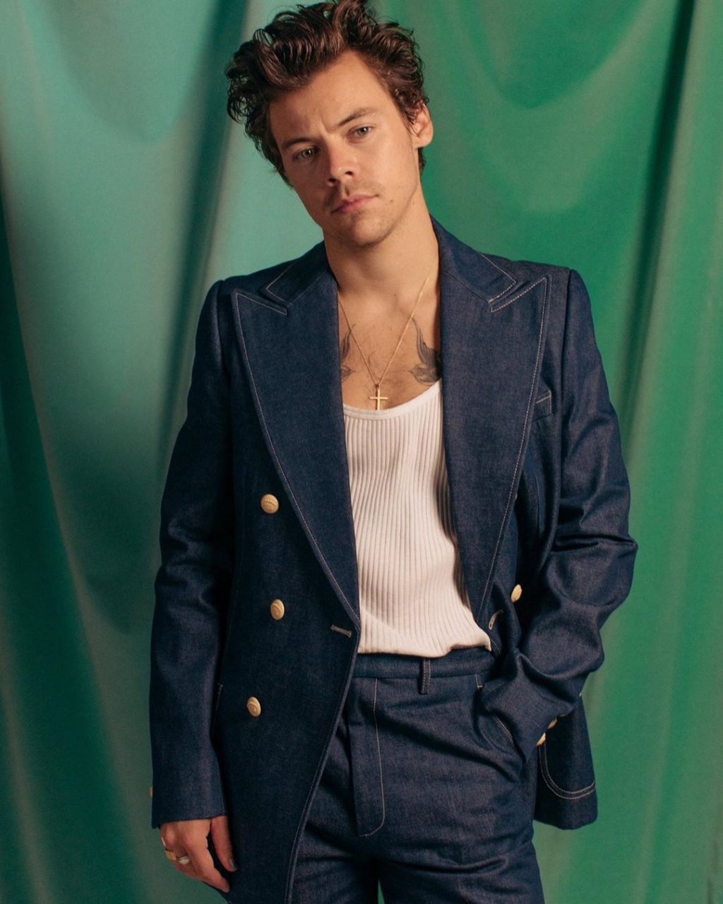 Harry Styles e Gucci lançam camiseta inspirada no álbum Fine Line