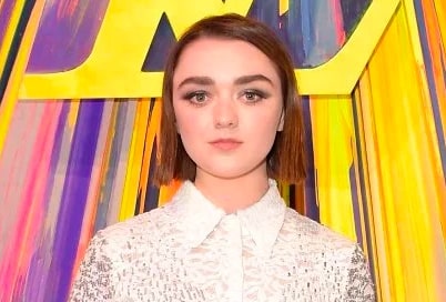 Look do Dia: Maisie Williams arrasou com vestido de paetês + coturno