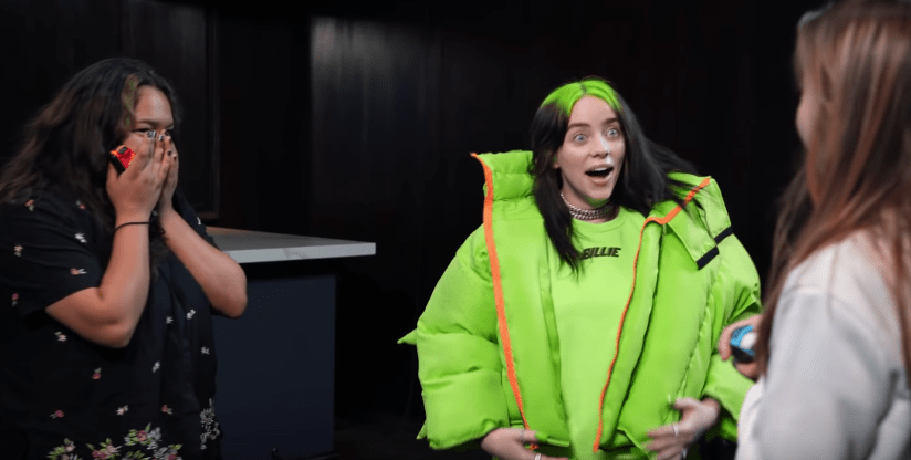 Billie Eilish faz surpresa para fãs em desafio de dança