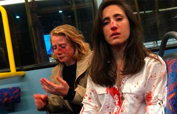 Adolescentes que agrediram casal de lésbicas são condenados em Londres