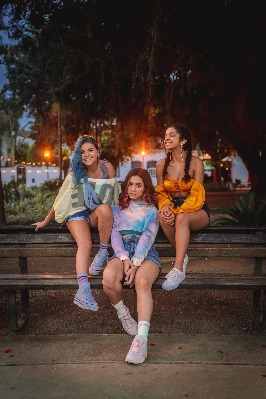 As BFF Girls estão na maior vibe de férias no clipe de Fica