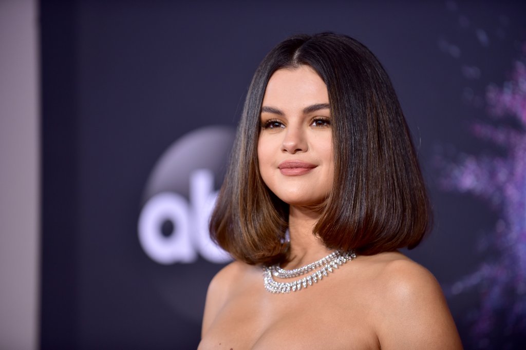 Selena Gomez ficou a cara da Billie Eilish com este look – e a gente amou!