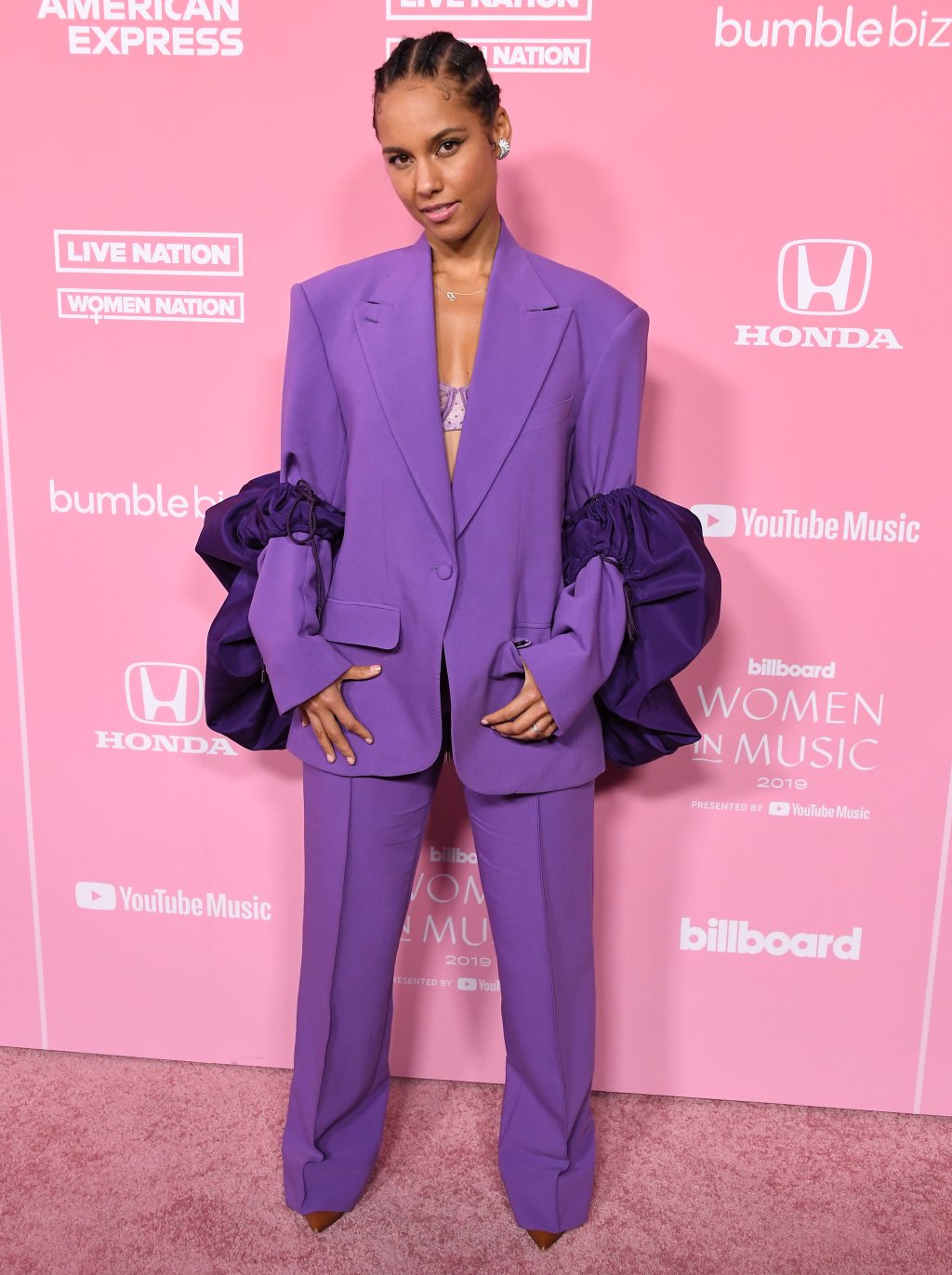 Look do Dia: o conjuntinho roxo da Alicia Keys é chique e estiloso