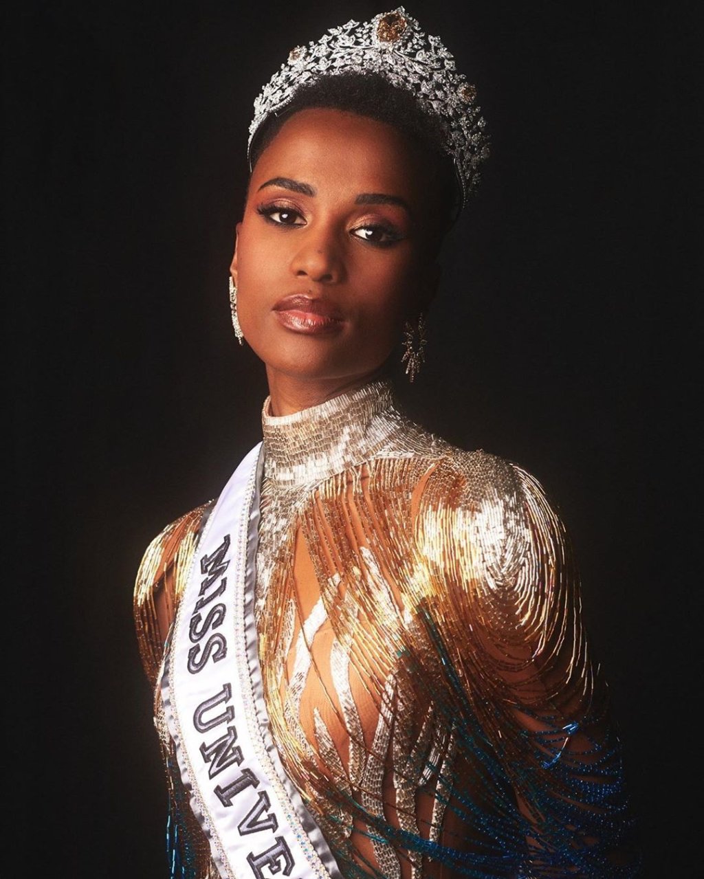 A Miss Universo Zozibini Tunzi já passou por transição capilar! Sabia?
