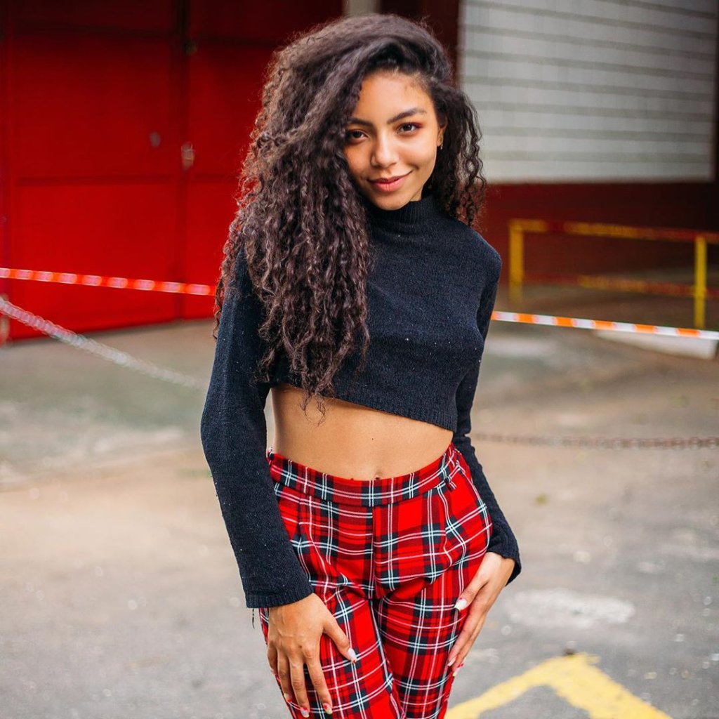 Inspire-se nestes 10 looks estilosos da Any Gabrielly, do Now United