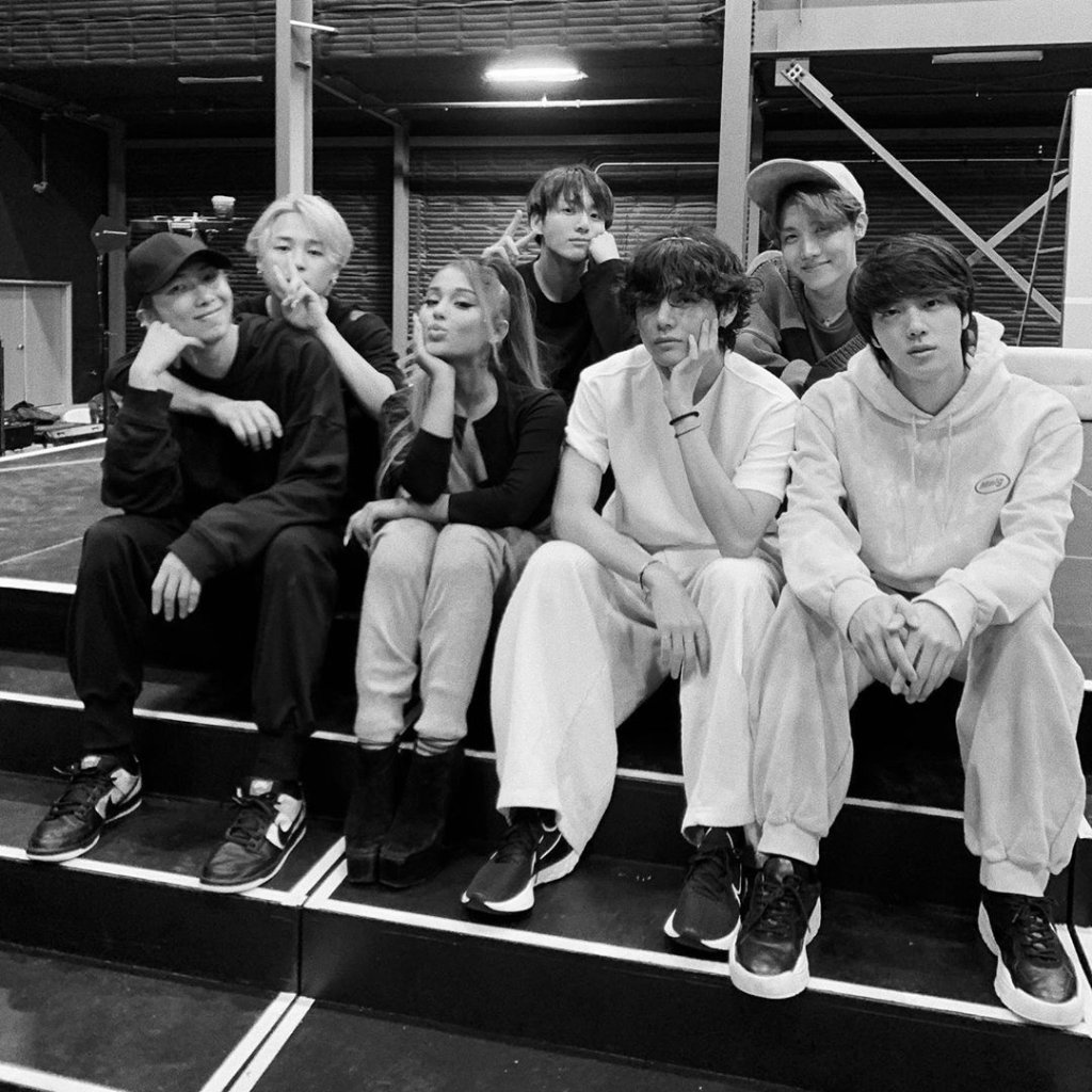 Amizade sincera! Ariana Grande está ~in love~ com o BTS