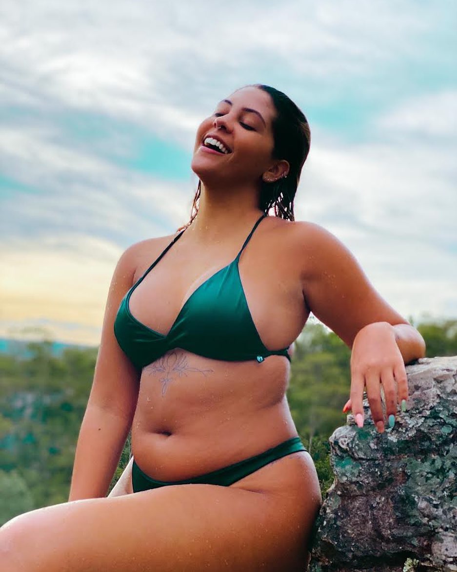 Youtuber Dora Figueiredo dá aula de autoestima com post de antes x depois