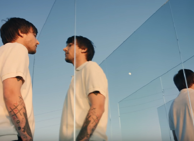 Fãs notam referência ao One Direction em novo clipe de Louis Tomlinson