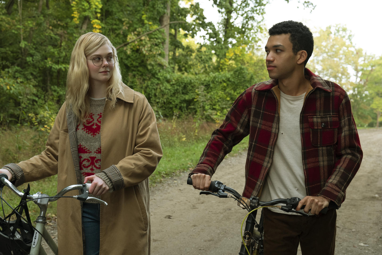 por-lugares-incriveis-elle-fanning-justice-smith por-lugares-incriveis-elle-fanning-justice-smith
