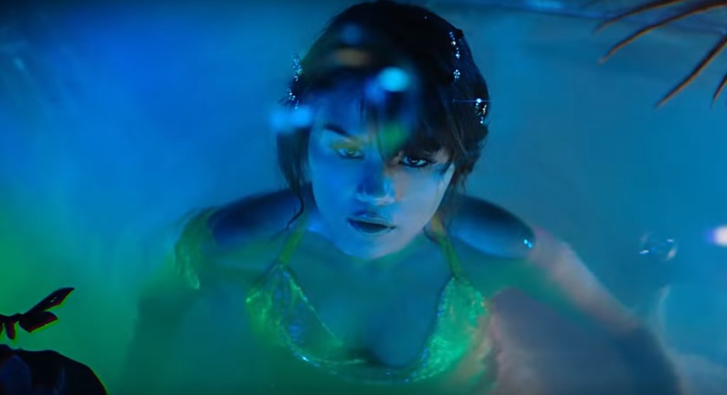 Selena Gomez está parecendo uma fada no clipe de Rare