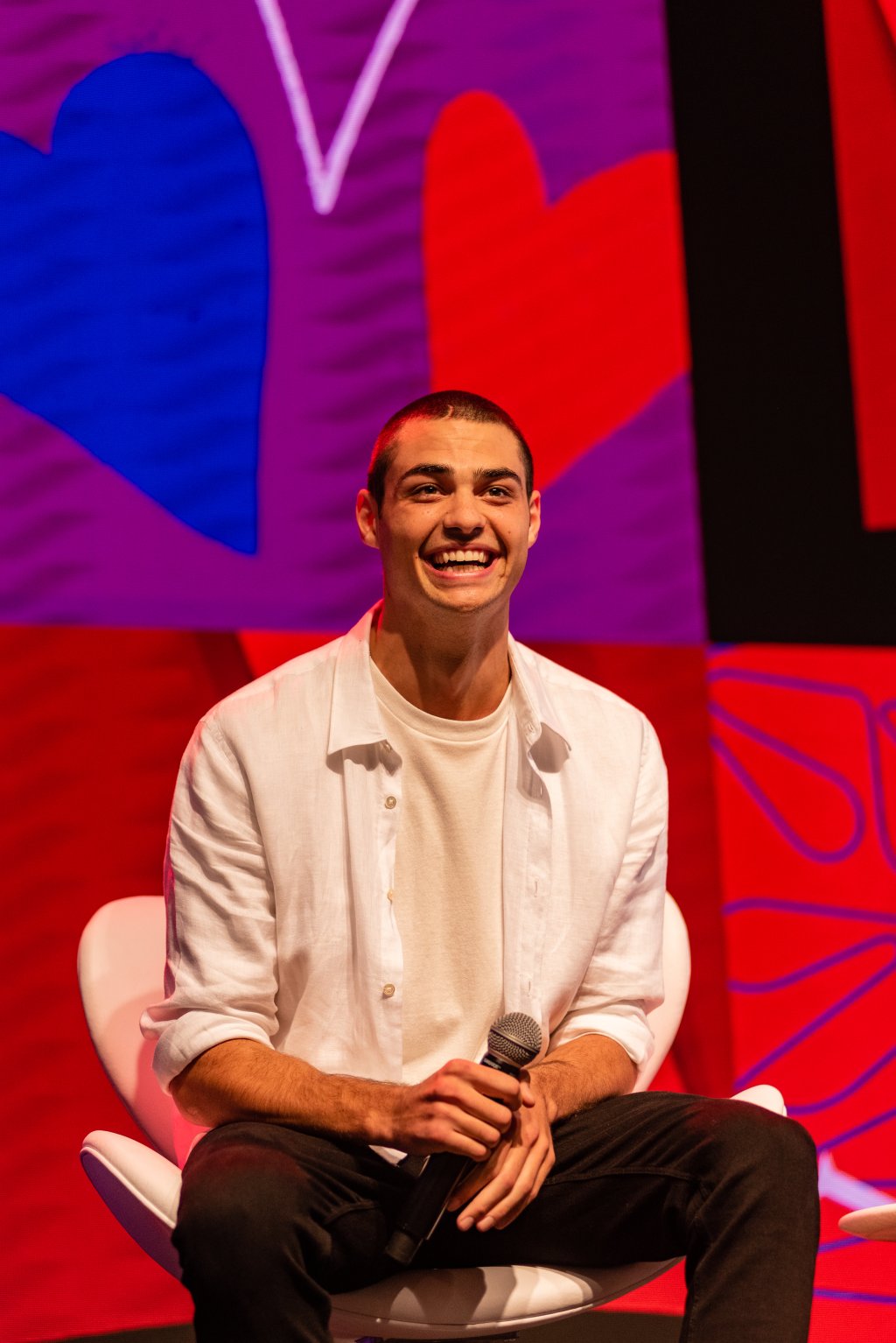Noah Centineo já tem um estilo favorito de música brasileira!