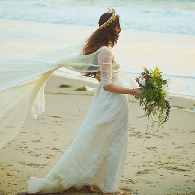 Troian Bellisario vestido de noiva