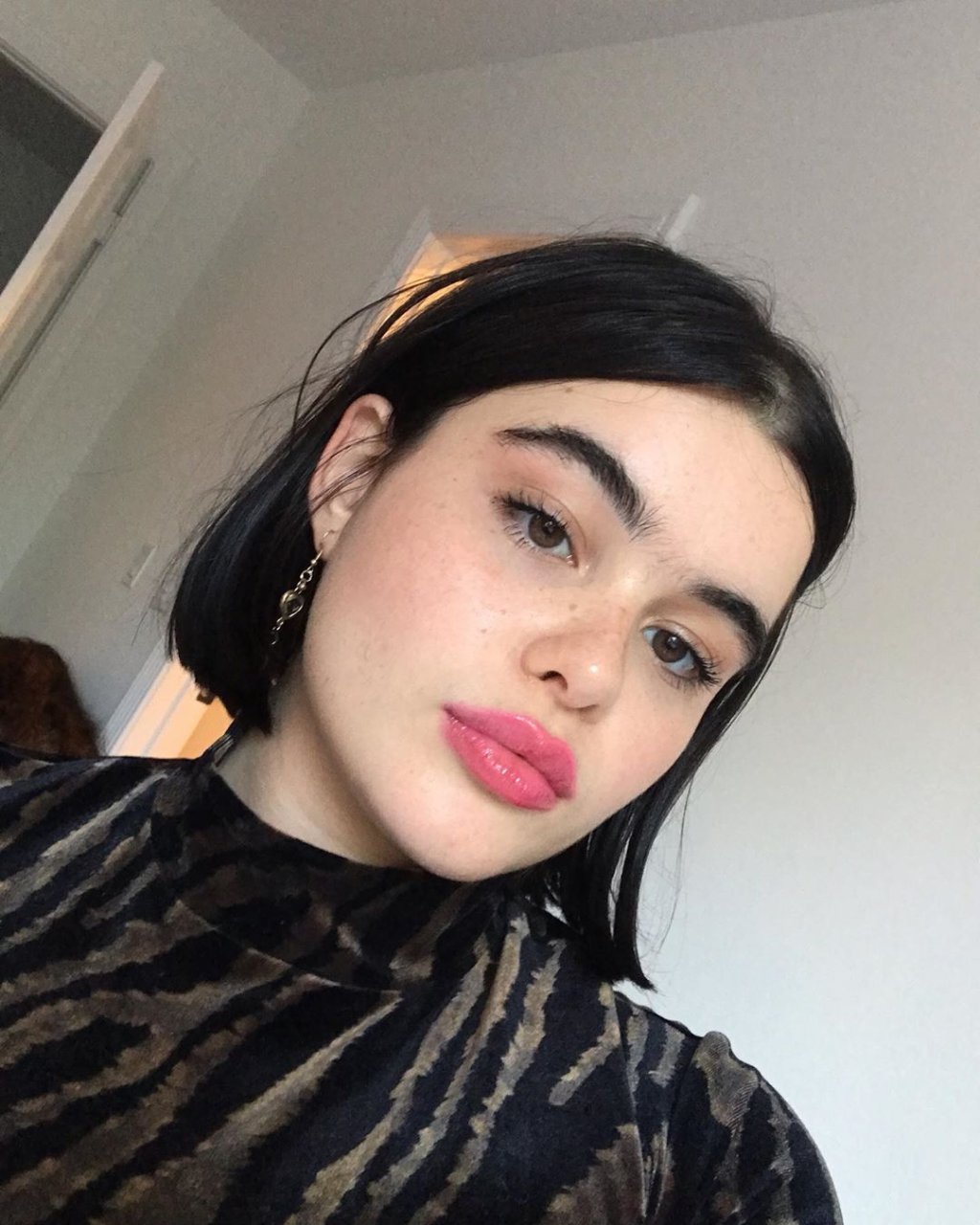 Produção de Euphoria fez algo diferente com as espinhas de Barbie Ferreira