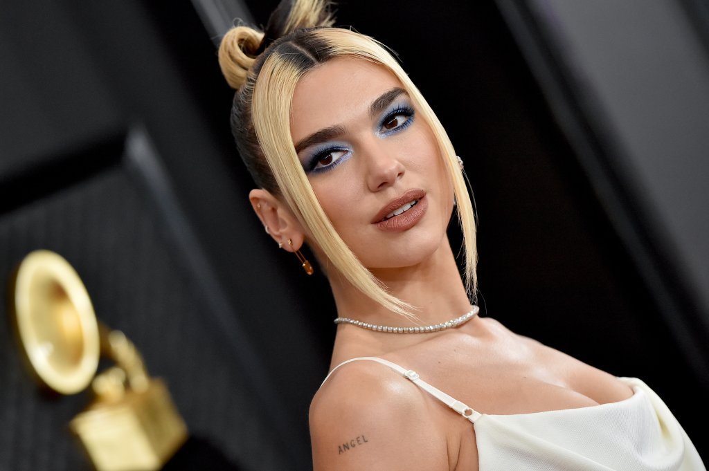 Dua Lipa está com o cabelo castanho de novo. Confira!