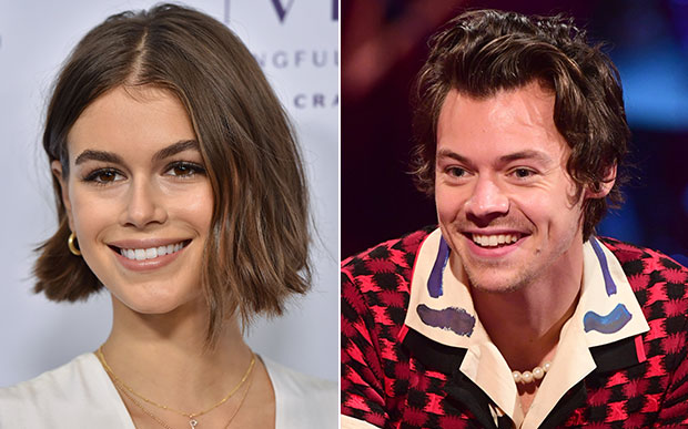 Coincidência fashion: Kaia Gerber usou suéter igual ao de Harry Styles!