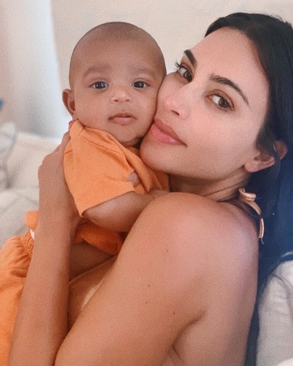 Kim Kardashian acredita que o filho Psalm é a reencarnação de seu pai