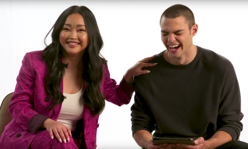 Lana Condor e Noah Centineo arrasam na pronúncia de tuítes em português