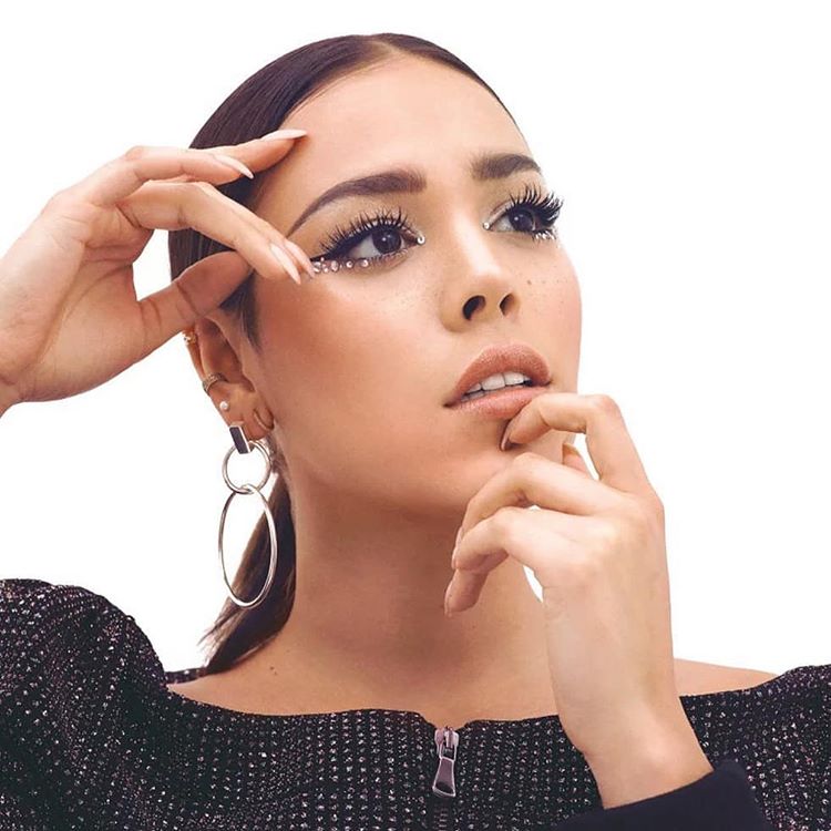 Danna Paola fala sobre novo álbum e colaboração dos sonhos com brasileira