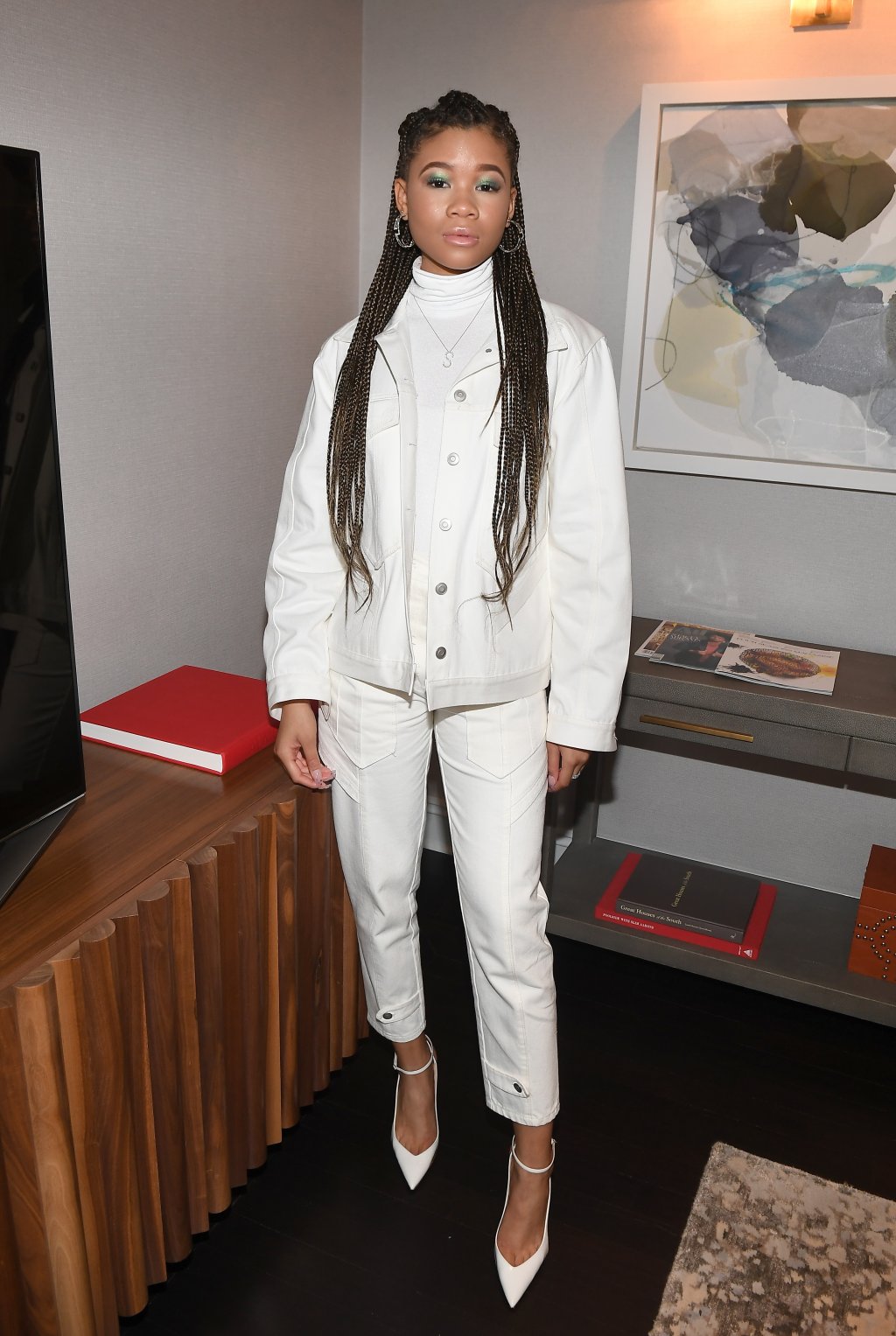 Look do Dia: Storm Reid ficou elegante com visual todo branco