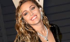 Miley Cyrus conta que só topou fazer Hannah Montana por causa de uma atriz