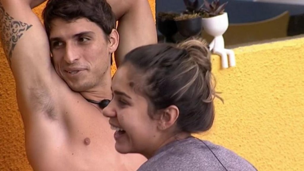 BBB20: Prior cobra massagem de Gizelly e ela chama boy de “gostosão” Ih..