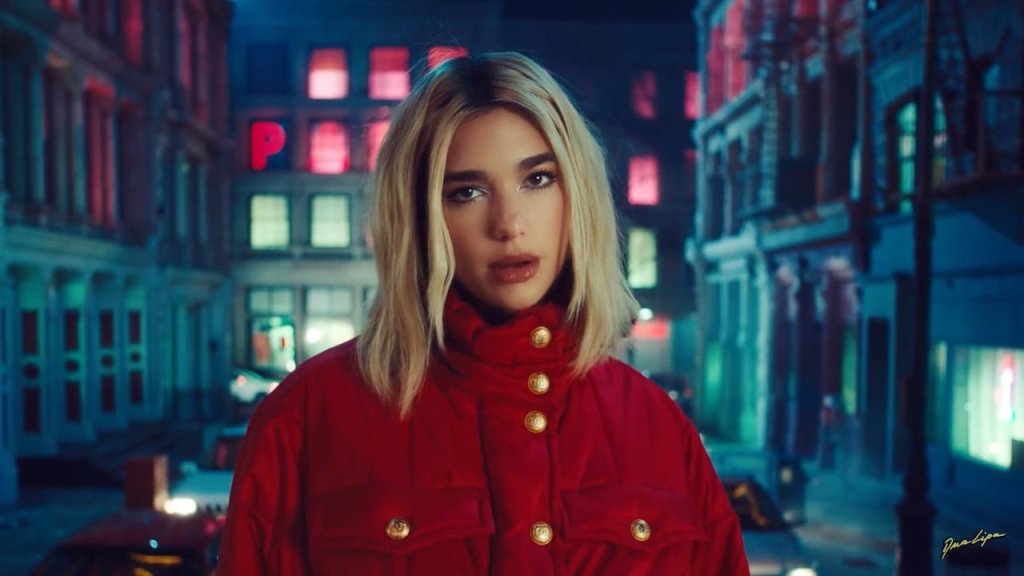 Dua Lipa foge do amor em clipe de Break My Heart – e tem coreografia!