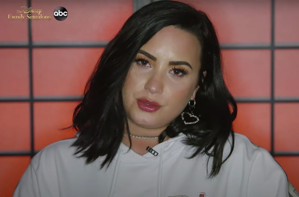 Disney Sing Along: Demi Lovato e mais celebs cantam os hinos do estúdio