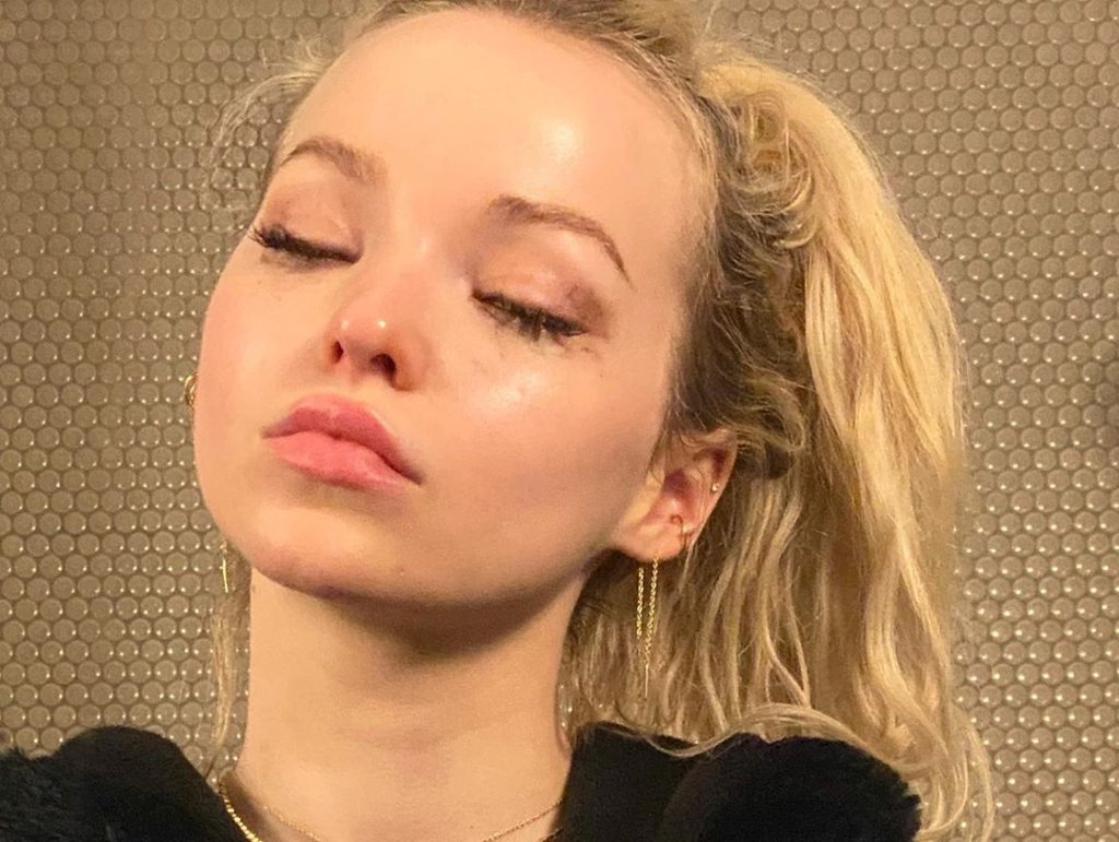 Dove Cameron fala sobre enfrentar depressão na quarentena: “Assustador”