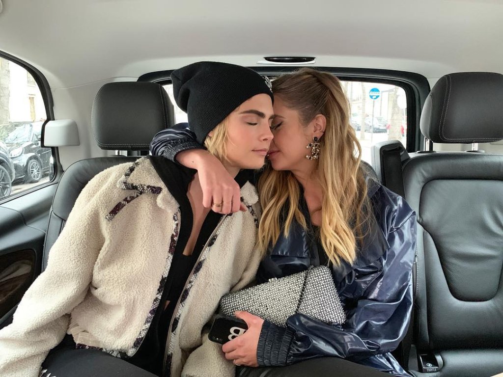 Cara Delevingne e Ashley Benson terminam o namoro, diz site