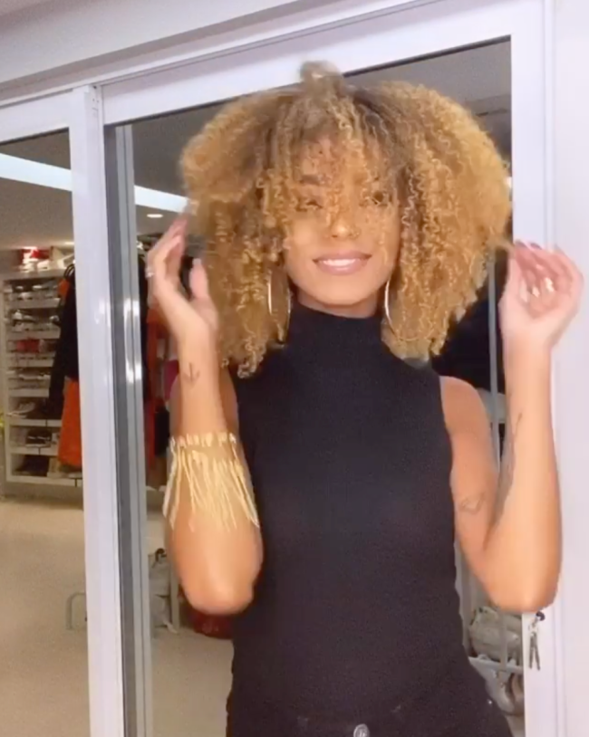 Brunna Goncalves cabelo cacheado