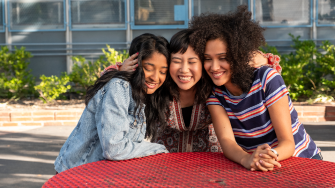 Saiba como ver os seus favoritos da Netflix com a BFF sem saírem de casa