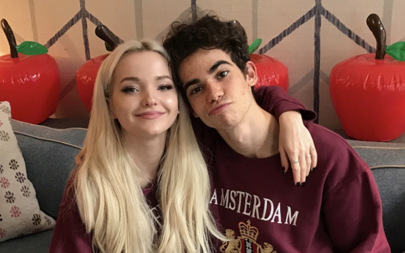 Dove Cameron lança roupas em parceria com a Fundação Cameron Boyce