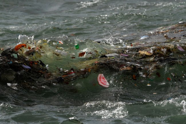 8 maneiras de ajudar a salvar os oceanos sem sair de casa lixo nos oceanos