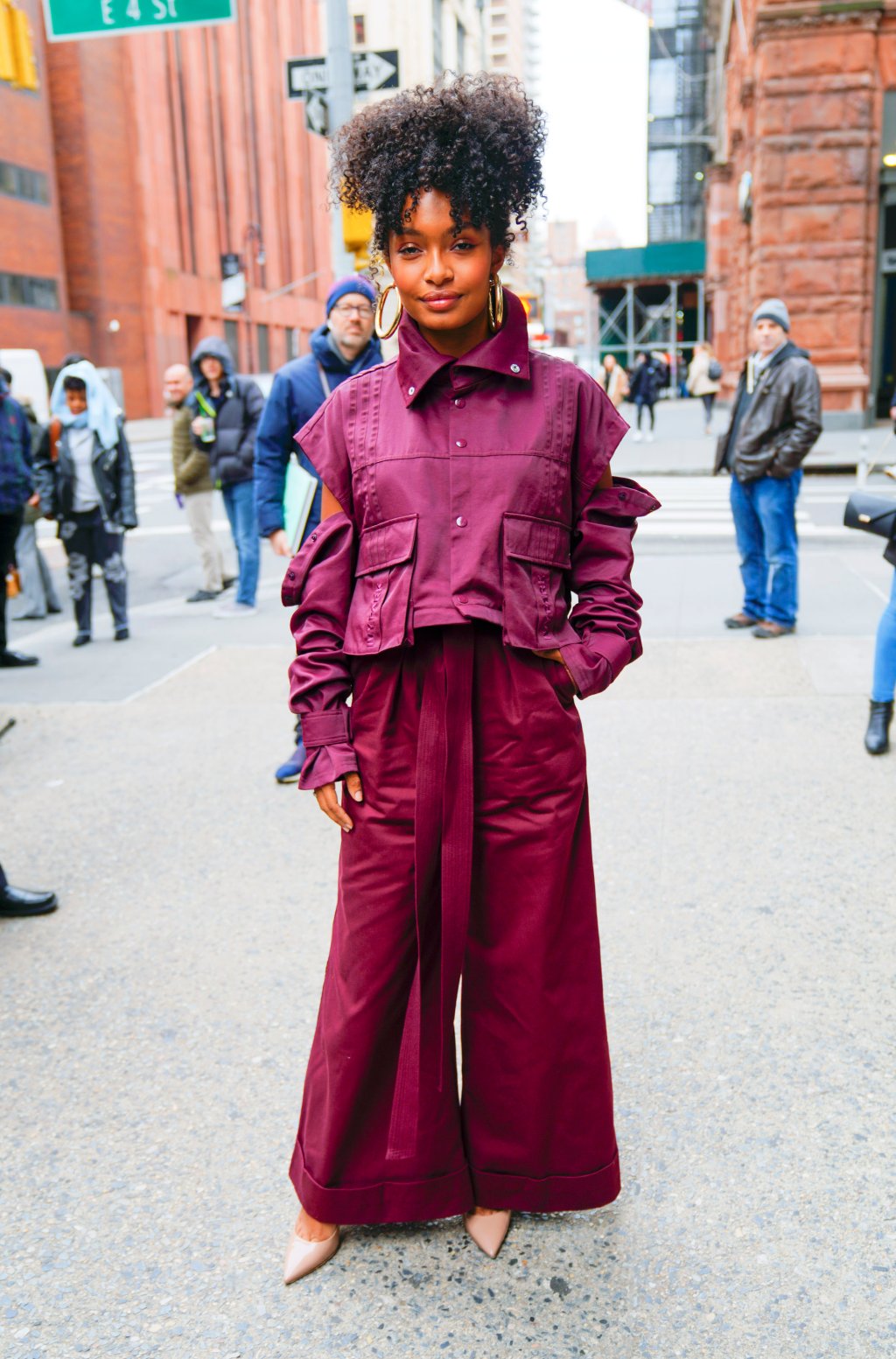 Look do Dia: Yara Shahidi monocromática com peças da coleção da Beyoncé