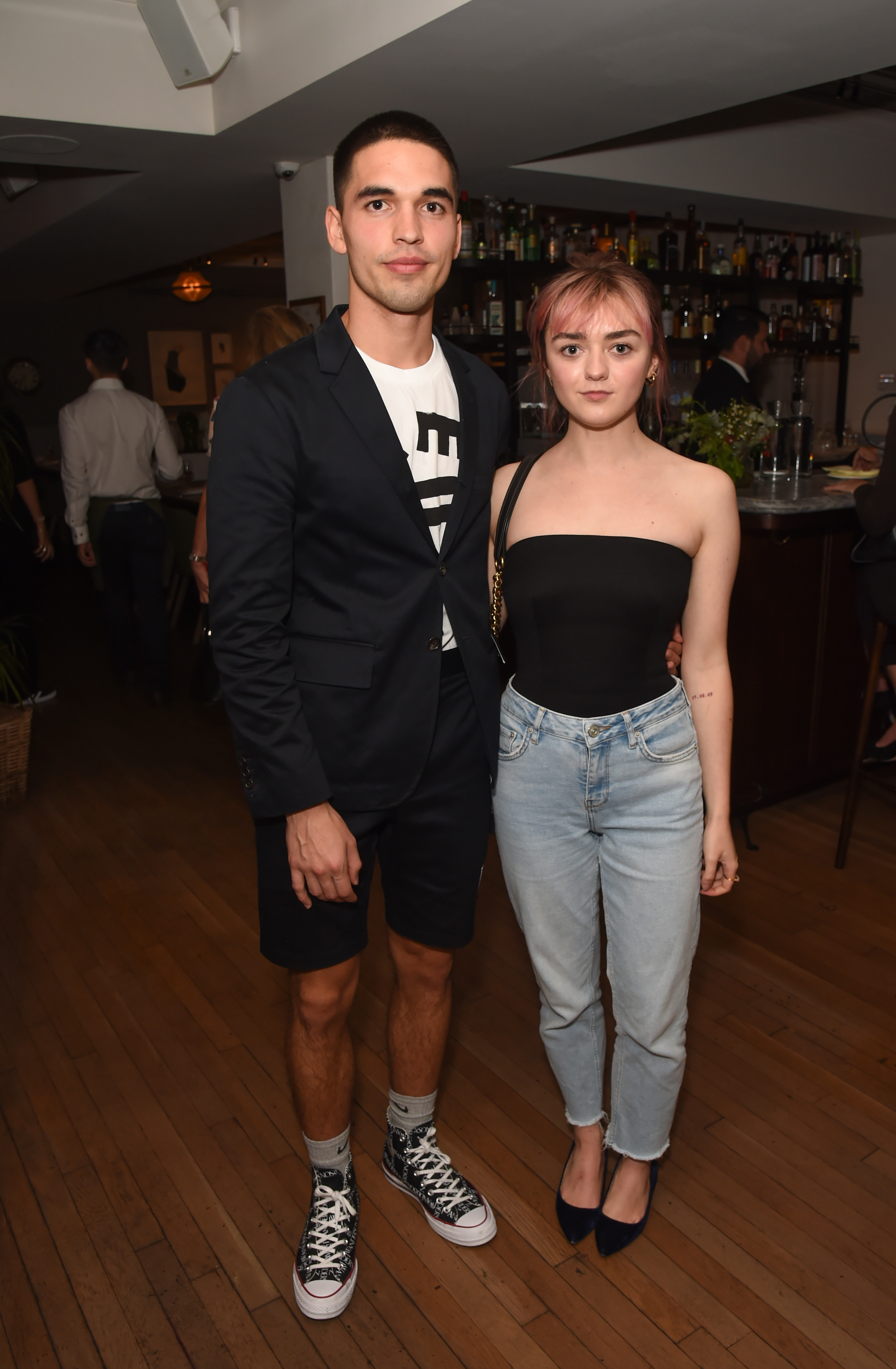 looks-maisie-williams-reuben-selby