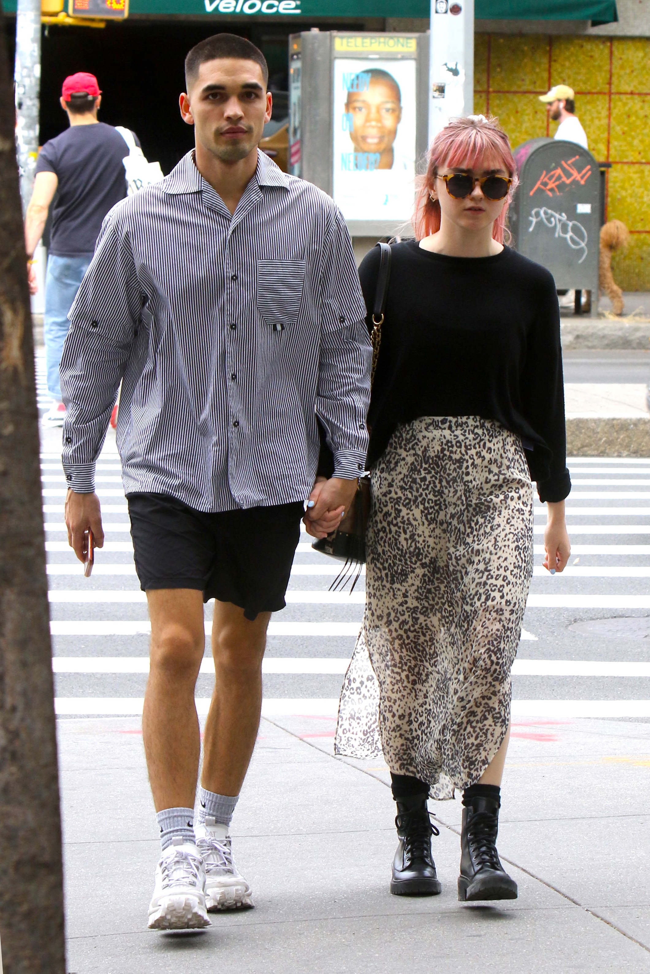 looks-maisie-williams-reuben-selby