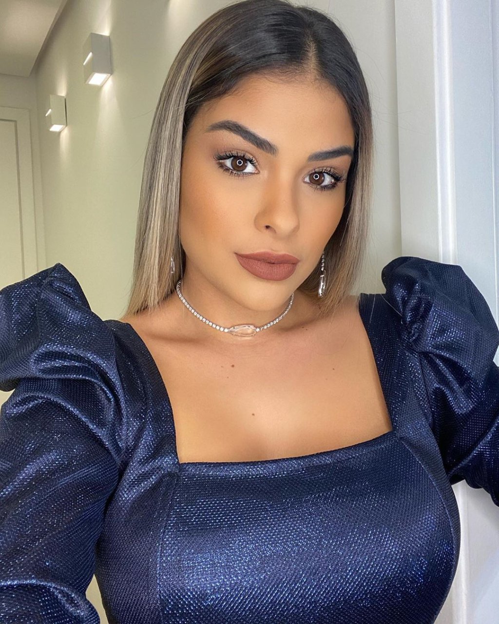 Munik Nunes escureceu o cabelo e está morena: “Me adaptando”