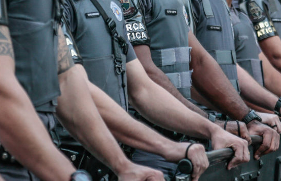 Jovem é agredida por policial que veio “socorrê-la” de violência doméstica