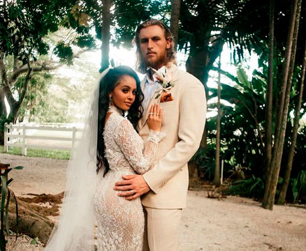 Após anúncio de gravidez, site diz que Vanessa Morgan está se divorciando