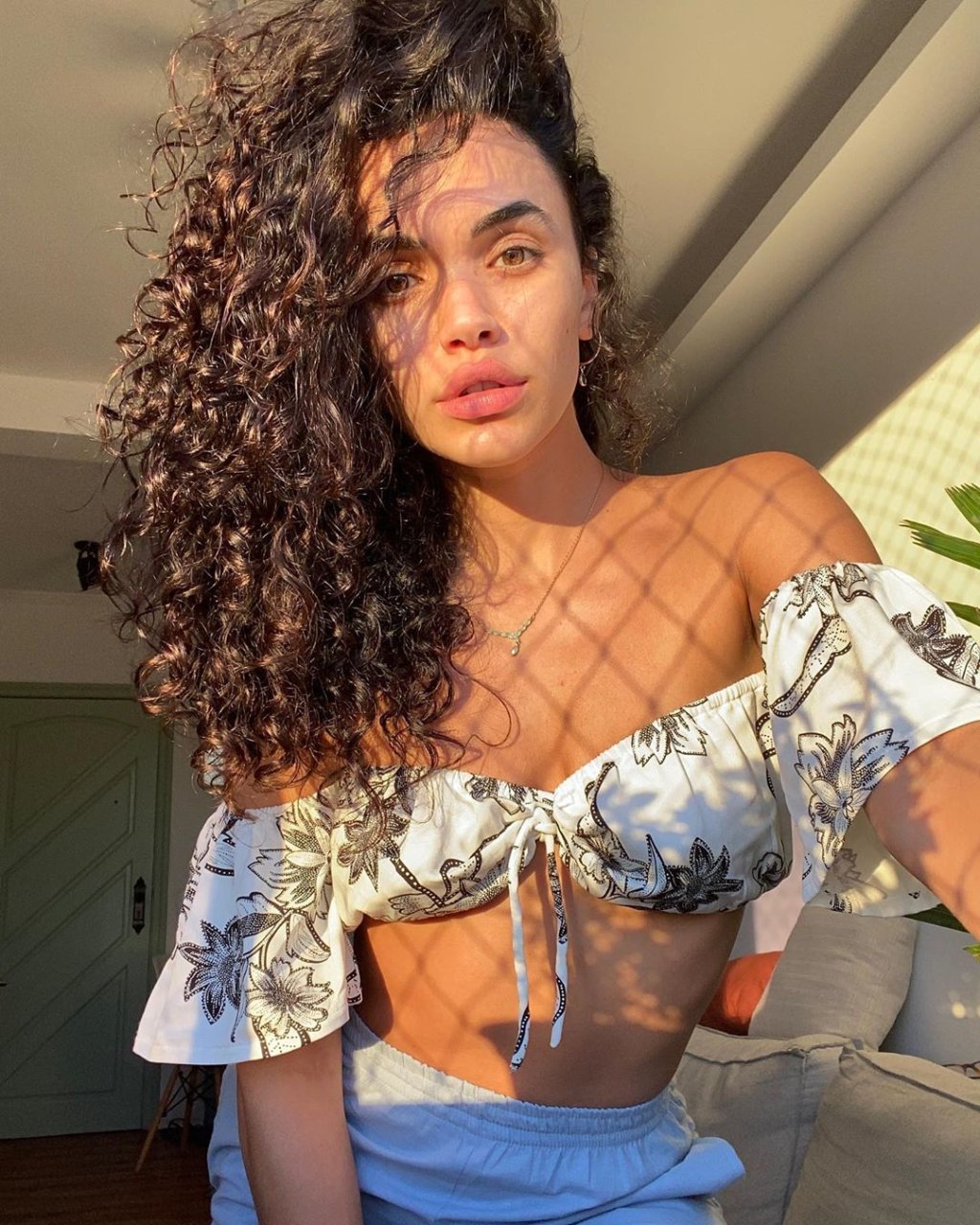 Orgulho! Giovana Cordeiro compara antes e depois da transição capilar