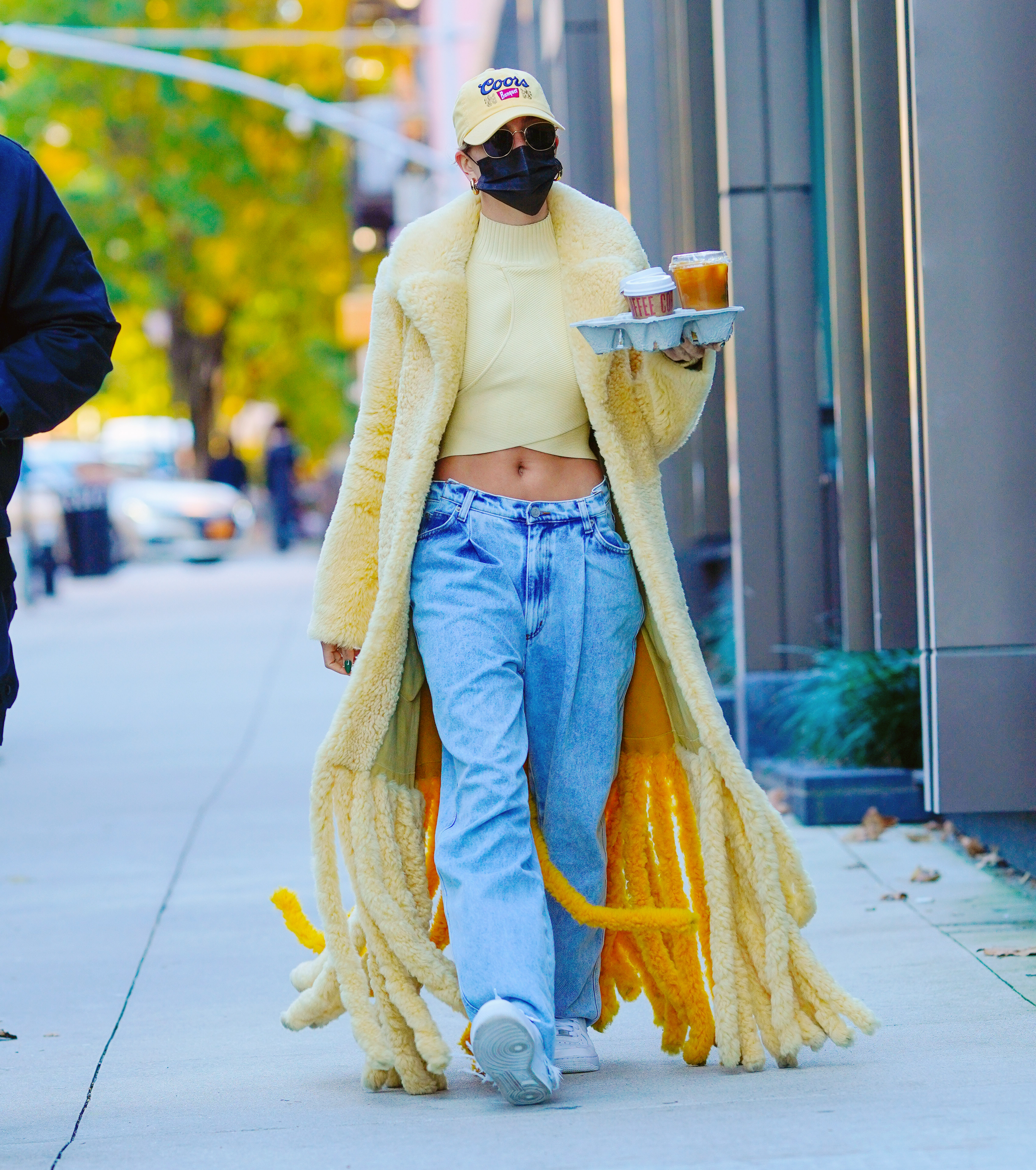 casaco-hailey-bieber-52-mil-meme-internet