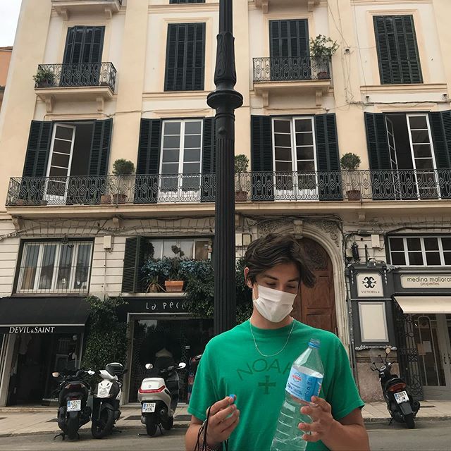 louis-patridge-enola-holmes-fotos-insta2