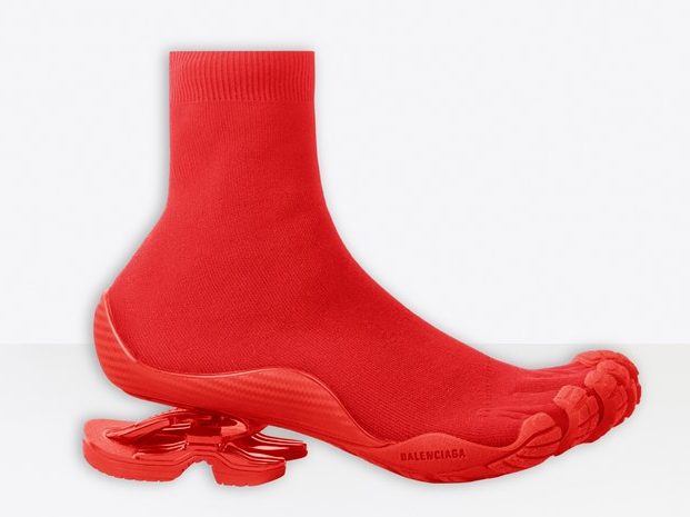 balenciaga-polemica-fashion-bota-dedos