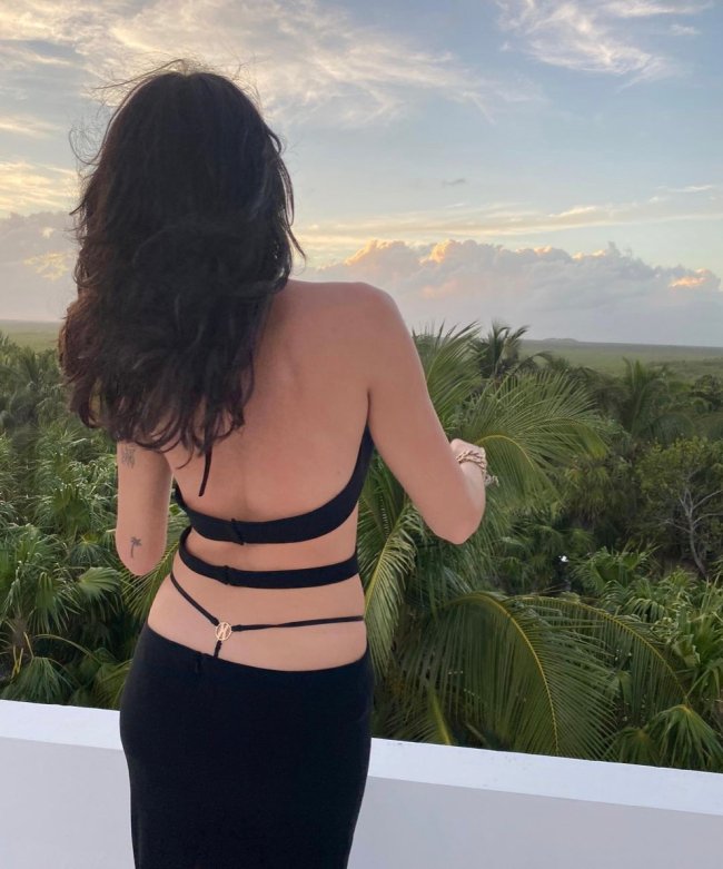 Dua Lipa calcinha fio dental aparente Dua Lipa usa calcinha fio dental aparente